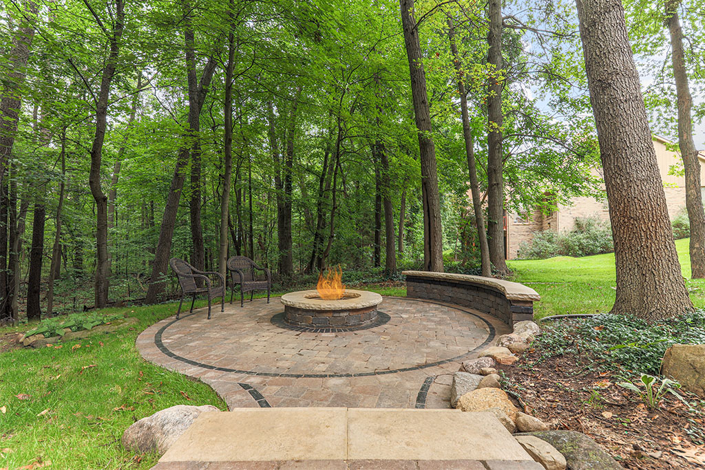 Stone Seat Wall And Fire Pit In, Fire Pit With Seating Wall